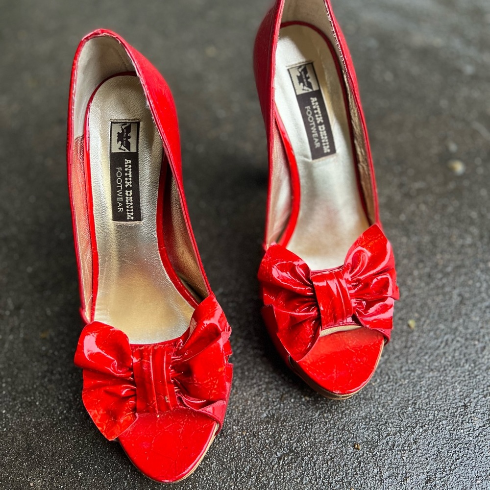❤️ Red Heels ❤️ - Picture 3 of 8